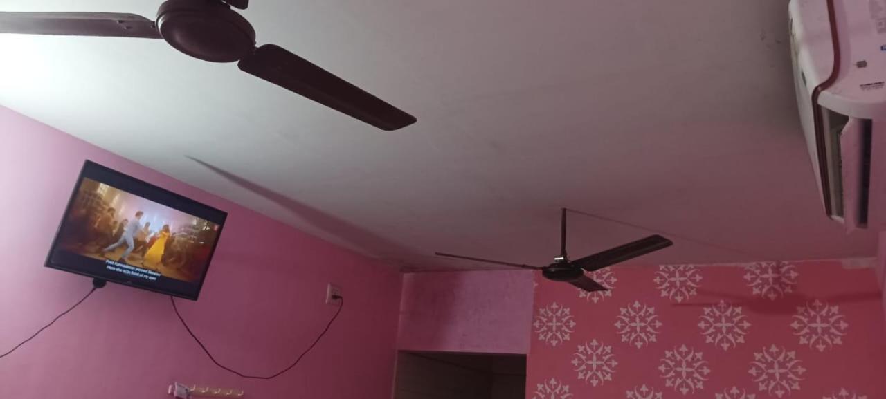 Amp Lodge Vellore Buitenkant foto