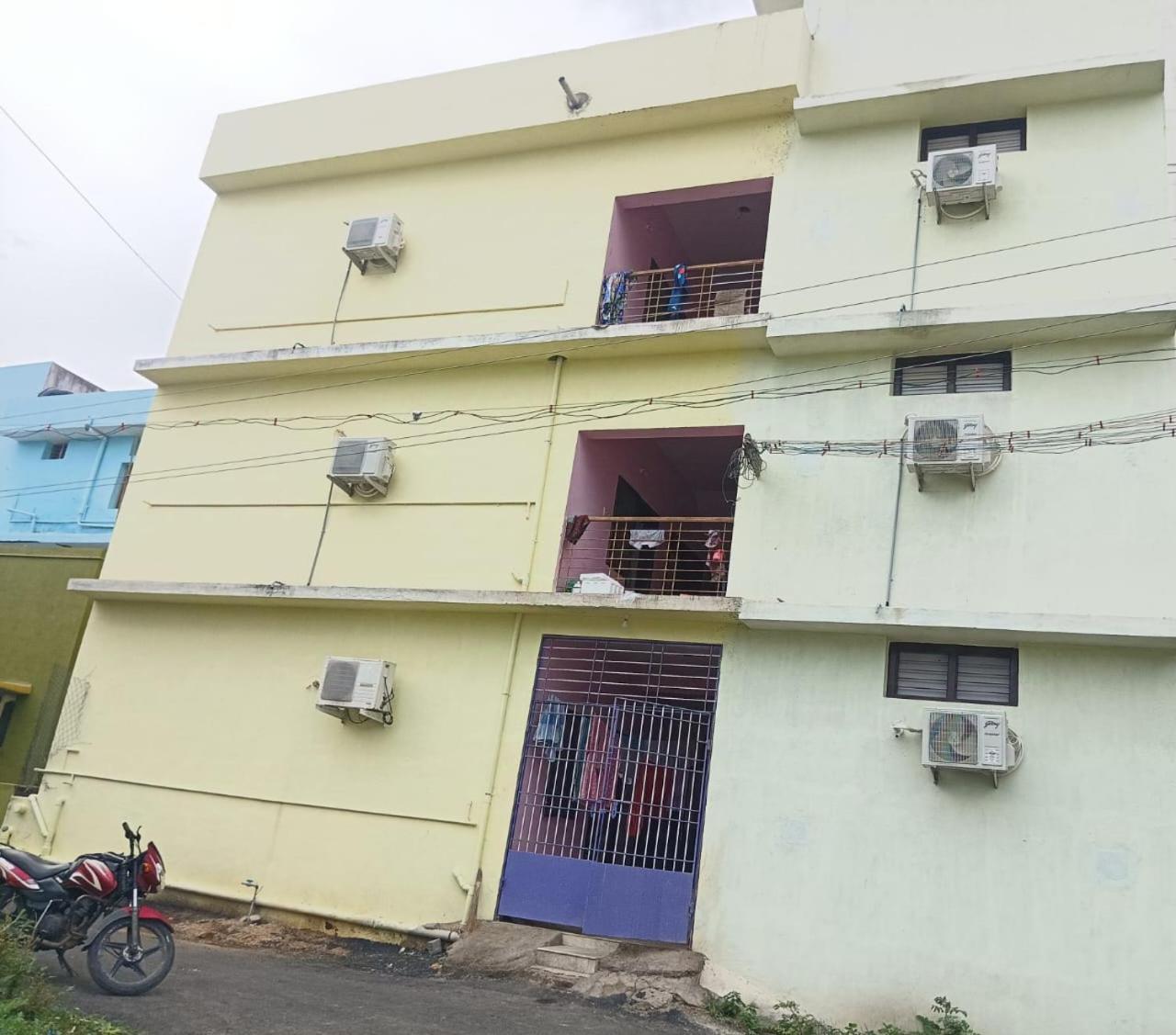 Amp Lodge Vellore Buitenkant foto